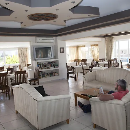 Athinoula Hotel 2*