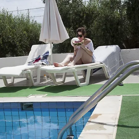 Hotel Athinoula 2*