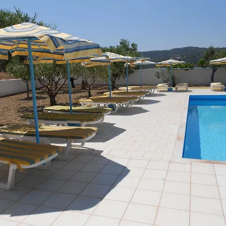 Athinoula Hotel 2*