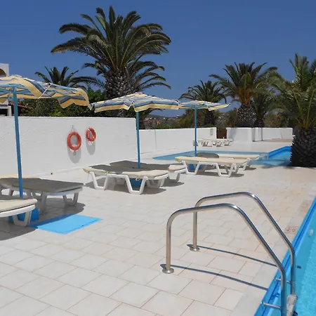 Athinoula Hotel 2*