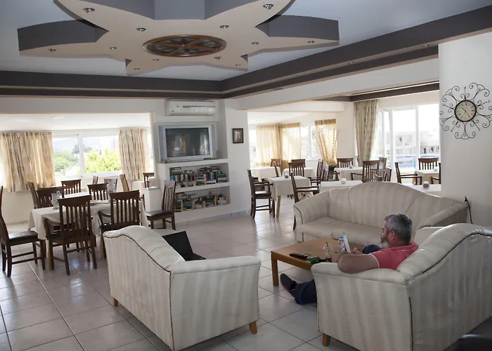 Athinoula Hotel 2*