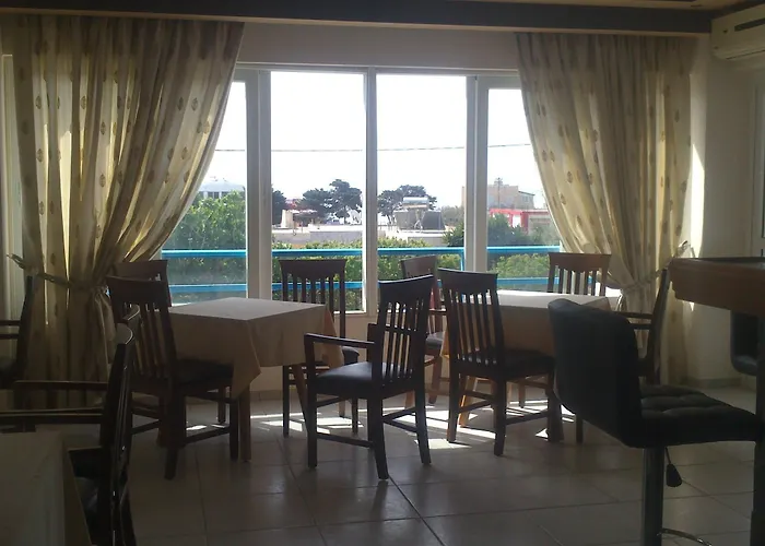 Athinoula Hotel 2*